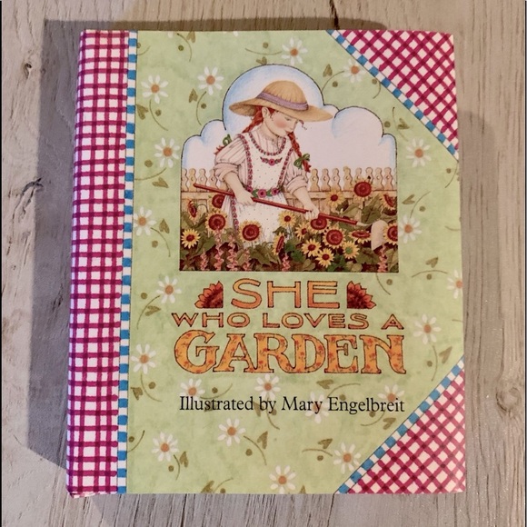 Mary Engelbreit Mini Book “She who loves a garden” - Picture 1 of 4